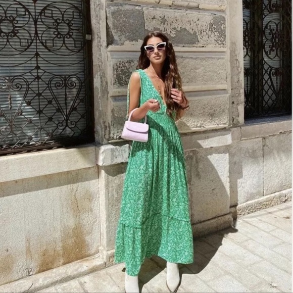 Zara Dresses & Skirts - ZARA FLORAL PRINTED MIDI DRESS